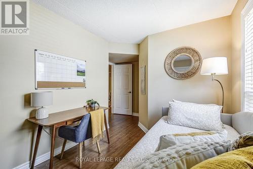 201 - 2030 Cleaver Avenue, Burlington, ON - Indoor Photo Showing Bedroom