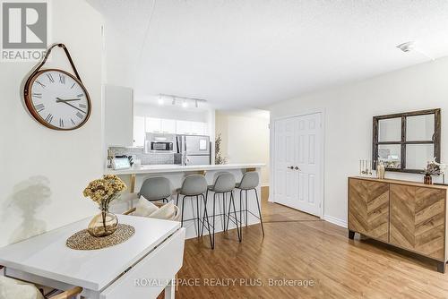 201 - 2030 Cleaver Avenue, Burlington, ON - Indoor Photo Showing Dining Room