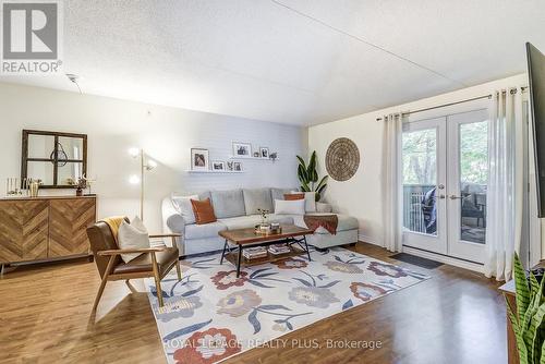 201 - 2030 Cleaver Avenue, Burlington, ON - Indoor Photo Showing Living Room