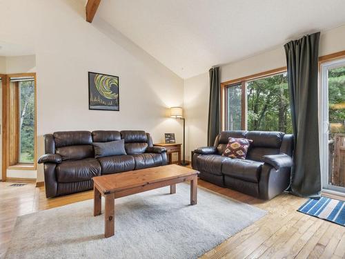 Salon - 32 Ch. Connor S., Cantley, QC - Indoor Photo Showing Living Room