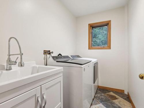 Salle de lavage - 32 Ch. Connor S., Cantley, QC - Indoor Photo Showing Laundry Room