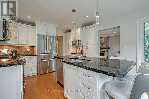 1473 Thistledown Road, Oakville, ON - Indoor Photo Showing Kitchen With Stainless Steel Kitchen With Double Sink With Upgraded Kitchen