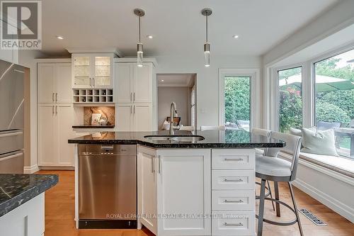 1473 Thistledown Road, Oakville, ON - Indoor Photo Showing Kitchen With Upgraded Kitchen