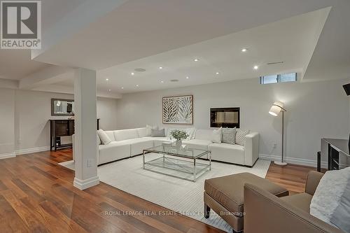 1473 Thistledown Road, Oakville, ON - Indoor Photo Showing Living Room