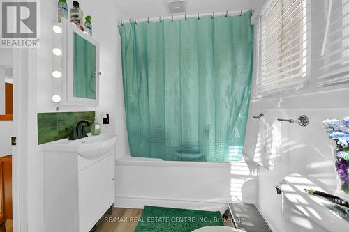 64 Argyle Avenue, Hamilton, ON - Indoor Photo Showing Bathroom