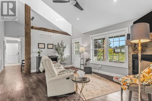 9419 2 Concession, West Lincoln, ON - Indoor Photo Showing Living Room