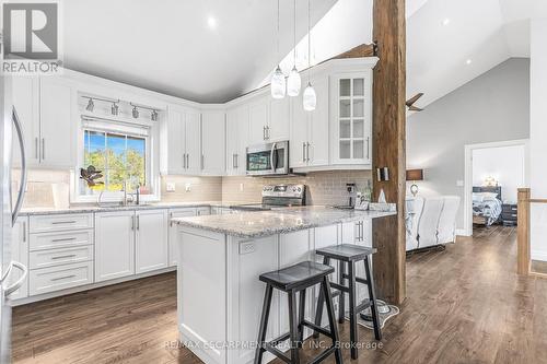 9419 2 Concession, West Lincoln, ON - Indoor Photo Showing Kitchen With Upgraded Kitchen