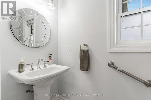 9419 2 Concession, West Lincoln, ON - Indoor Photo Showing Bathroom