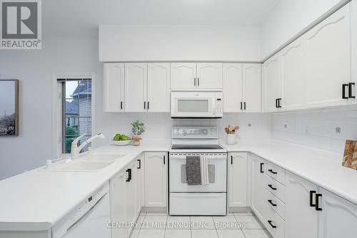 42 - 4 Tuscany Lane, Brampton, ON - Indoor Photo Showing Kitchen