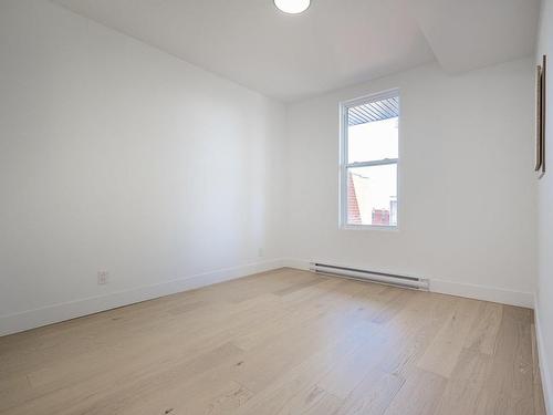 Bedroom - 8577 Rue Drolet, Montréal (Villeray/Saint-Michel/Parc-Extension), QC - Indoor Photo Showing Other Room