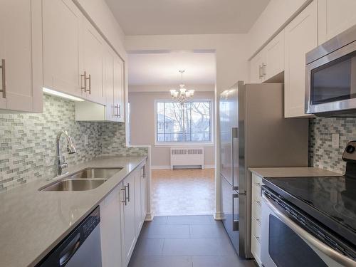 Kitchen - 603-4555 Av. Bonavista, Montréal (Côte-Des-Neiges/Notre-Dame-De-Grâce), QC - Indoor Photo Showing Kitchen With Double Sink With Upgraded Kitchen