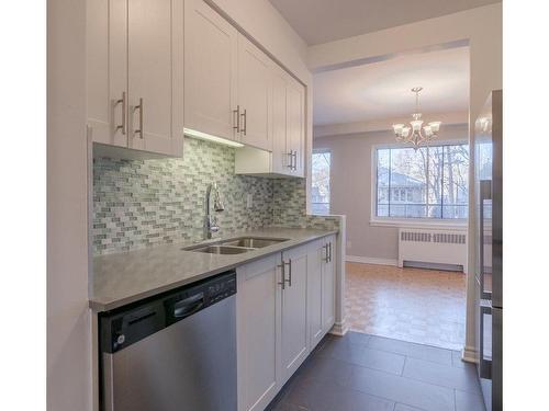 Kitchen - 603-4555 Av. Bonavista, Montréal (Côte-Des-Neiges/Notre-Dame-De-Grâce), QC - Indoor Photo Showing Kitchen With Double Sink