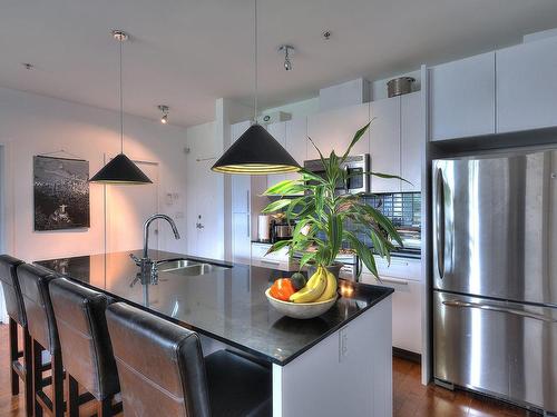 Kitchen - 114-750 32E Avenue, Montréal (Lachine), QC - Indoor Photo Showing Kitchen With Double Sink With Upgraded Kitchen