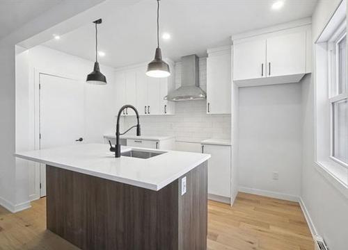 Cuisine - 149 Rue Charron, Longueuil (Le Vieux-Longueuil), QC - Indoor Photo Showing Kitchen With Upgraded Kitchen