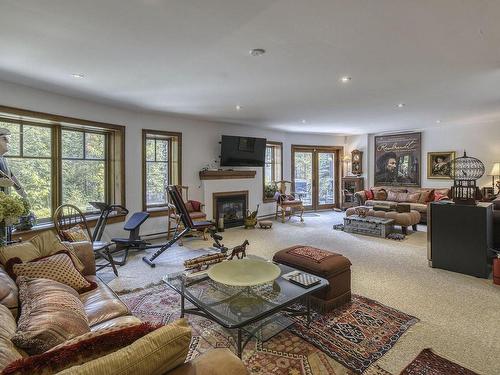 Salle familiale - 105 Ch. De St-Andrew'S, Mont-Tremblant, QC - Indoor Photo Showing Living Room With Fireplace