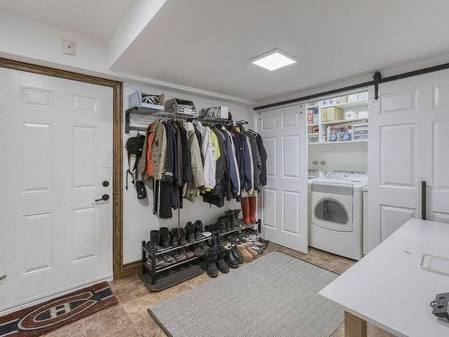 Salle de lavage - 105 Ch. De St-Andrew'S, Mont-Tremblant, QC - Indoor Photo Showing Laundry Room