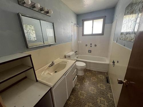 720 James Street S, Thunder Bay, ON - Indoor Photo Showing Bathroom