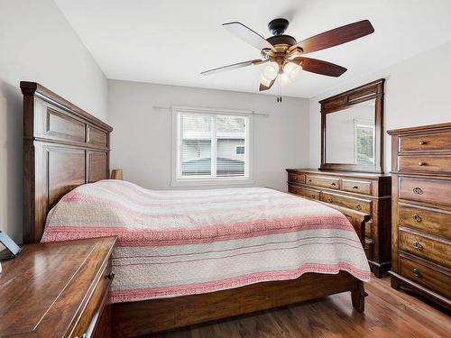 1316 Bostock Cres, Kamloops, BC - Indoor Photo Showing Bedroom