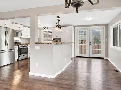 1316 Bostock Cres, Kamloops, BC - Indoor Photo Showing Kitchen