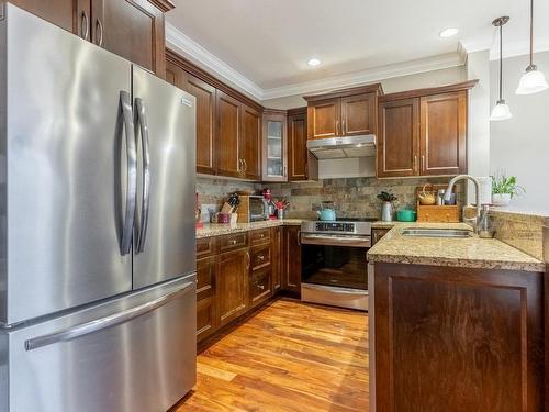 57-2046 Robson Place, Kamloops, BC - Indoor Photo Showing Kitchen With Double Sink