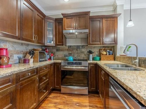 57-2046 Robson Place, Kamloops, BC - Indoor Photo Showing Kitchen With Double Sink