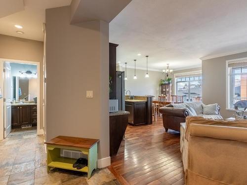 57-2046 Robson Place, Kamloops, BC - Indoor Photo Showing Living Room