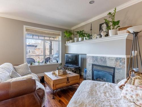 57-2046 Robson Place, Kamloops, BC - Indoor Photo Showing Living Room With Fireplace