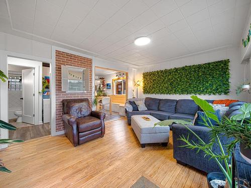 269 Birch Ave, Kamloops, BC - Indoor Photo Showing Living Room