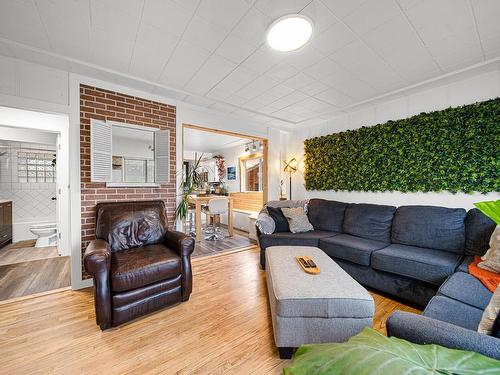 269 Birch Ave, Kamloops, BC - Indoor Photo Showing Living Room With Fireplace