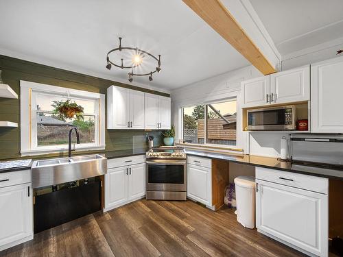 269 Birch Ave, Kamloops, BC - Indoor Photo Showing Kitchen With Double Sink