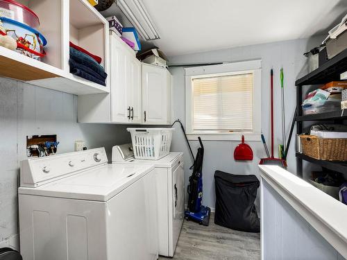 8844 Davis Hill Rd, Chase, BC - Indoor Photo Showing Laundry Room