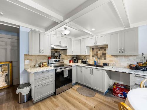 8844 Davis Hill Rd, Chase, BC - Indoor Photo Showing Kitchen