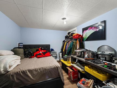 8844 Davis Hill Rd, Chase, BC - Indoor Photo Showing Bedroom