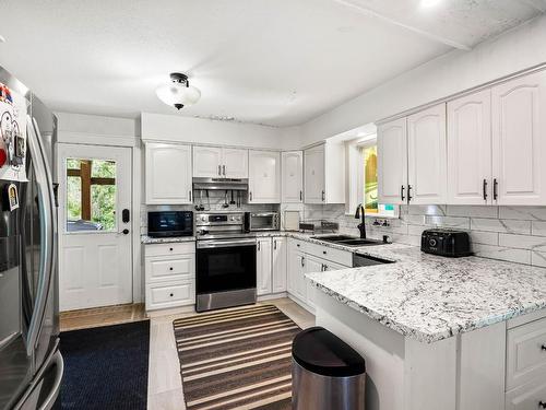 8844 Davis Hill Rd, Chase, BC - Indoor Photo Showing Kitchen With Double Sink With Upgraded Kitchen