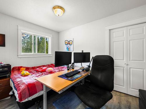 8844 Davis Hill Rd, Chase, BC - Indoor Photo Showing Office