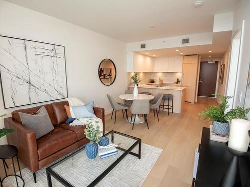 509-1100 Yates St, Victoria, BC - Indoor Photo Showing Living Room