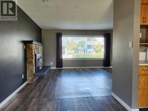 1102 34 Avenue, Vernon, BC - Indoor With Fireplace