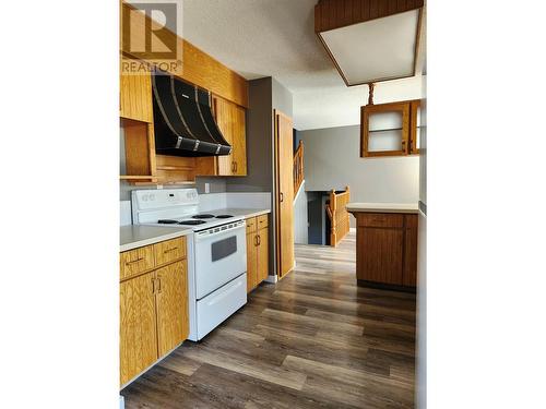 1102 34 Avenue, Vernon, BC - Indoor Photo Showing Kitchen