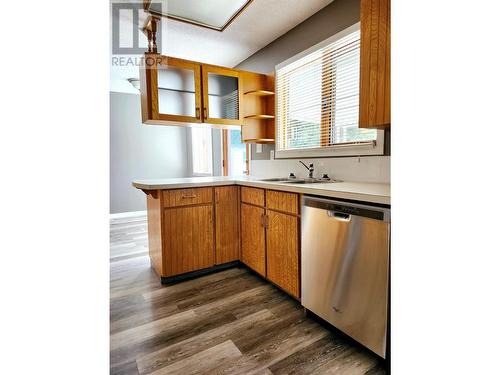 1102 34 Avenue, Vernon, BC - Indoor Photo Showing Kitchen