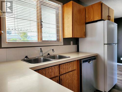 1102 34 Avenue, Vernon, BC - Indoor Photo Showing Kitchen With Double Sink