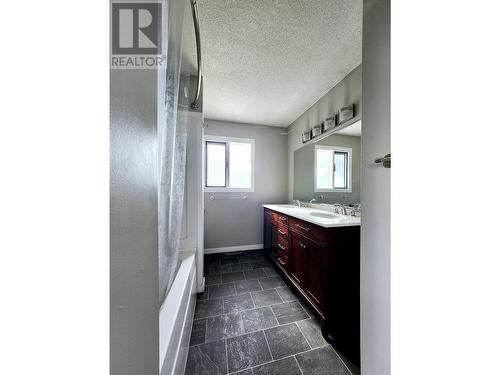 1102 34 Avenue, Vernon, BC - Indoor Photo Showing Bathroom