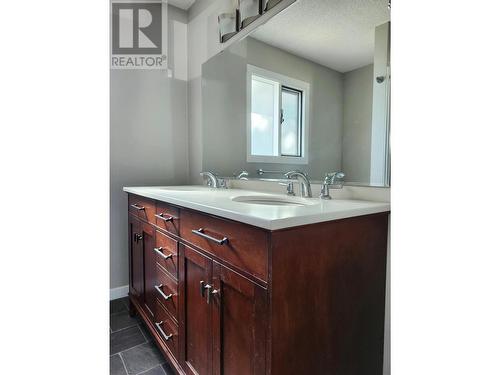 1102 34 Avenue, Vernon, BC - Indoor Photo Showing Bathroom