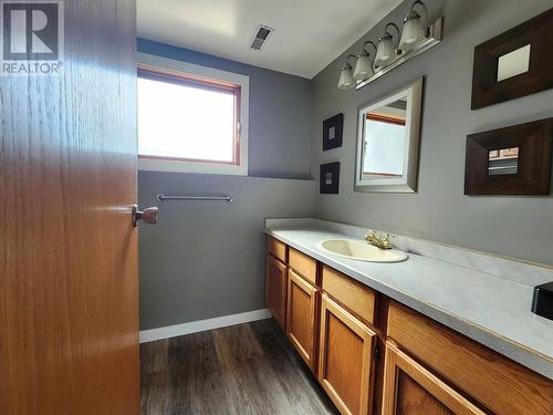 1102 34 Avenue, Vernon, BC - Indoor Photo Showing Bathroom