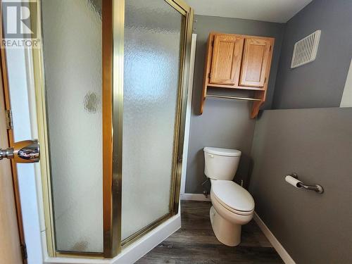 1102 34 Avenue, Vernon, BC - Indoor Photo Showing Bathroom