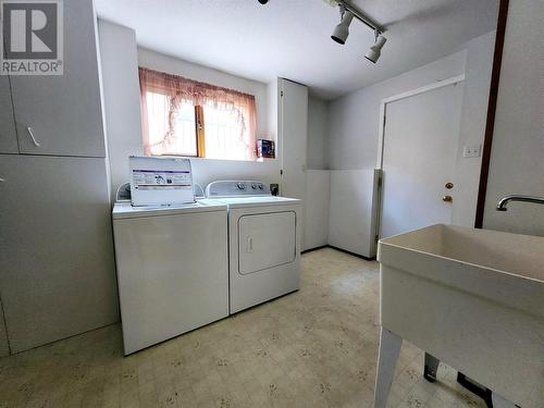 1102 34 Avenue, Vernon, BC - Indoor Photo Showing Laundry Room