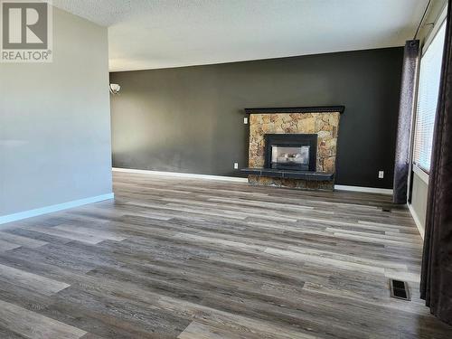 1102 34 Avenue, Vernon, BC - Indoor With Fireplace