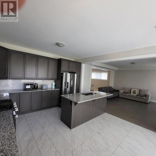 588 Queen Mary Drive, Brampton, ON - Indoor Photo Showing Kitchen With Stainless Steel Kitchen