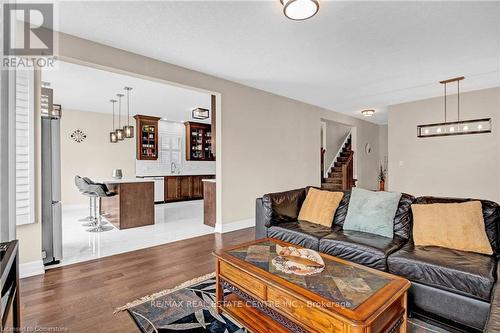 134 Pondcliffe Drive, Kitchener, ON - Indoor Photo Showing Living Room