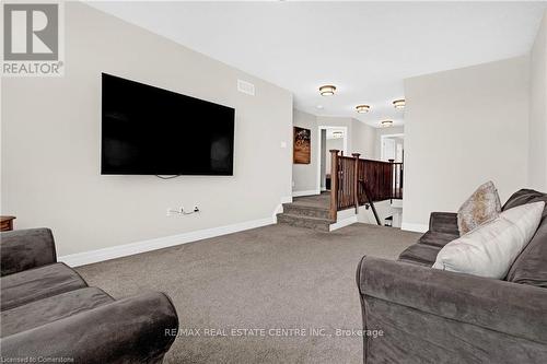 134 Pondcliffe Drive, Kitchener, ON - Indoor Photo Showing Living Room