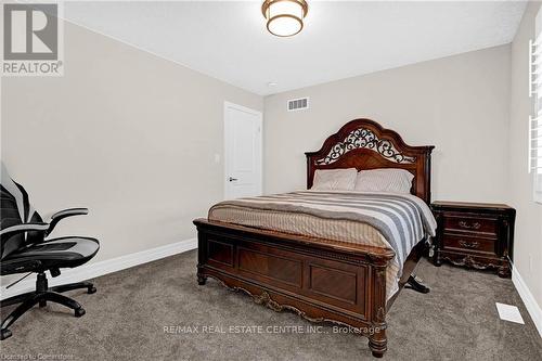 134 Pondcliffe Drive, Kitchener, ON - Indoor Photo Showing Bedroom